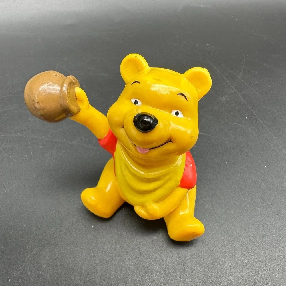 VINTAGE WINNIE THE POOH FIGURINE DISNEY PVC‎ HONEY POT WITH BIB 3